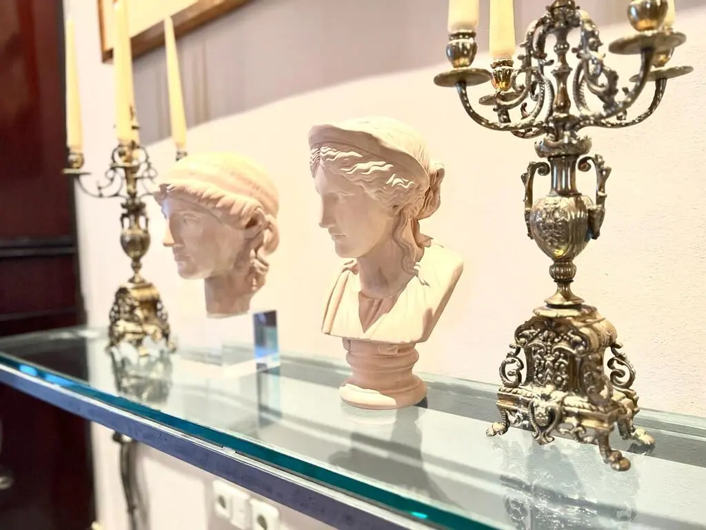 Obra de arte en un salón de Villa Paula, Valencia